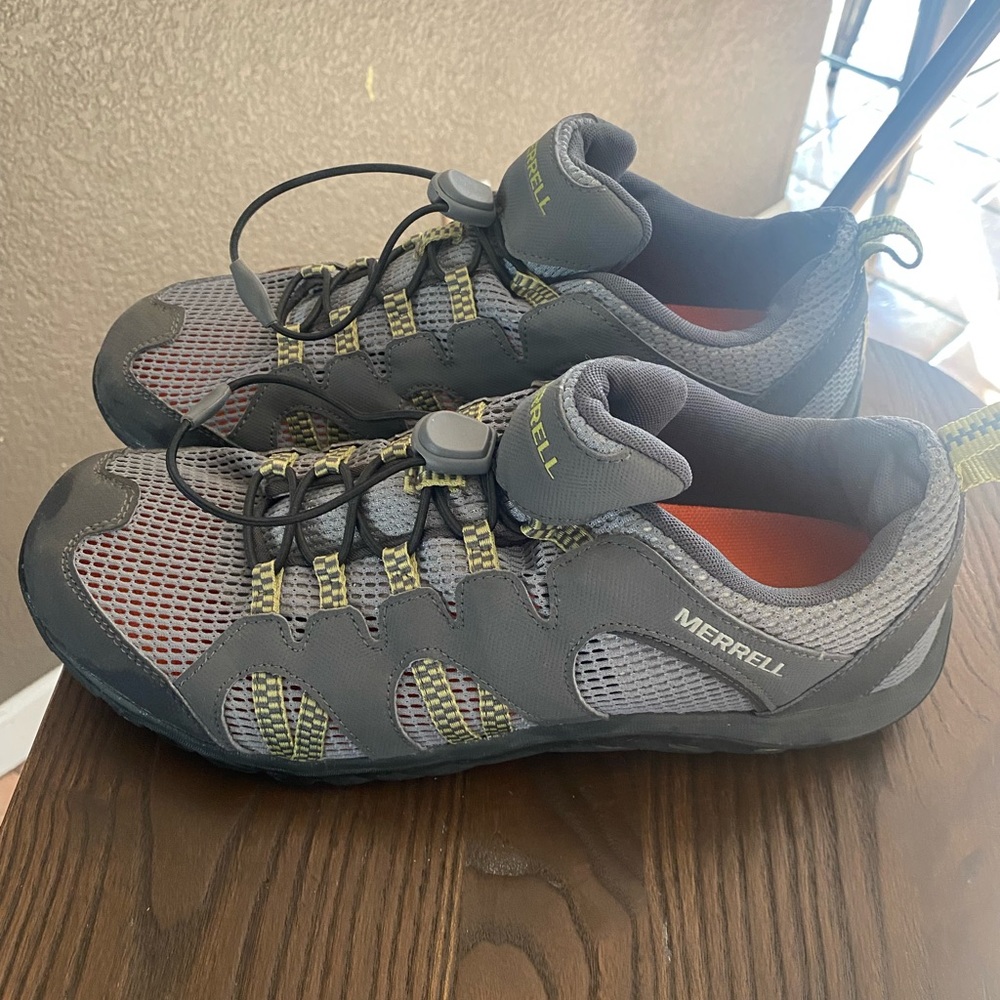 Merrell Mens shoes lightweight  and ventilated worn only a few times